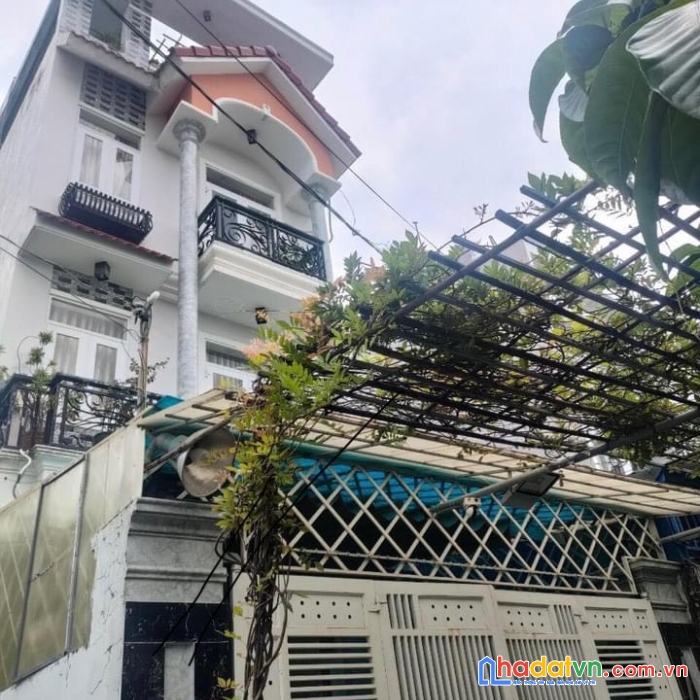 Cần bán nhà xe hơi vào nhà, 4 tầng ngang 5m, 72m2, trung tâm quận 7, giá 92trm2