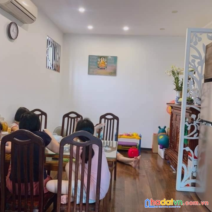 Hàng hiếm có 1 0 2 - trung tâm hai bà trưng - ô tô đỗ cổng- nhỉnh 2 tỷ !!!!!