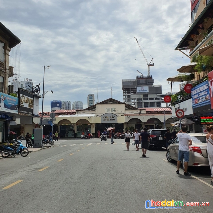 Nhà thủ khoa huân cửa bắc chợ bến thành nhỉnh triệu đô...tây ba lô thuê trọ full phòng.thu nhập