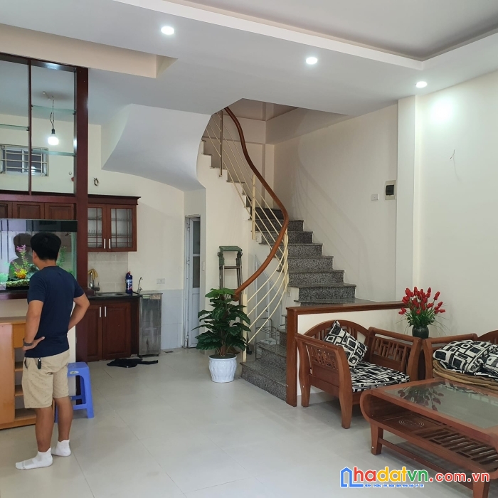 Nhà ngọc thuỵ cần bán quá rẻ 51m ,4 tầng ,giá 3,2 tỷ
gọi ngay cho tôi 24\24