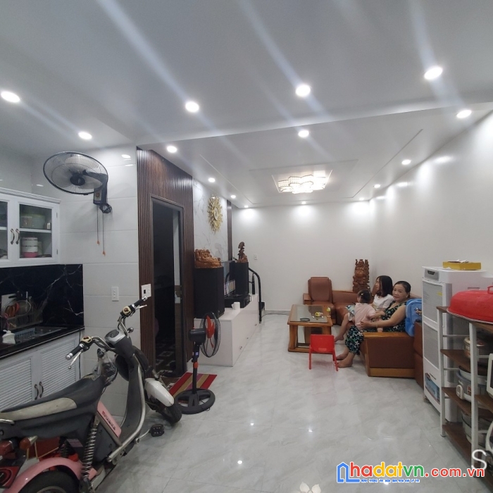 3.bán nhà mới đẹp gốc dân 2.5 tầng ngõ 117 hàng kênh nhà mới đẹp giá đầu tư .