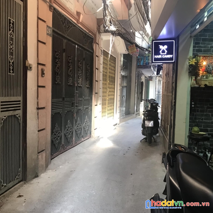 Bán nhà thái thịnh, dt rộng bề thế 67m2, 4t, sân riêng để xm, giá chỉ 5,35 tỷ.