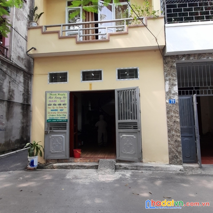 Nhà ngọc lâm long biên, trung tâm phố ngọc lâm, rất gần phố, nhà 3 tầng, 32m2, giá: 2.35 tỷ .