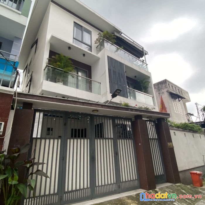 Bán nhà ngộp bank  gần gigamall thủ đức hxh 8x10 3lầu 6tỷ