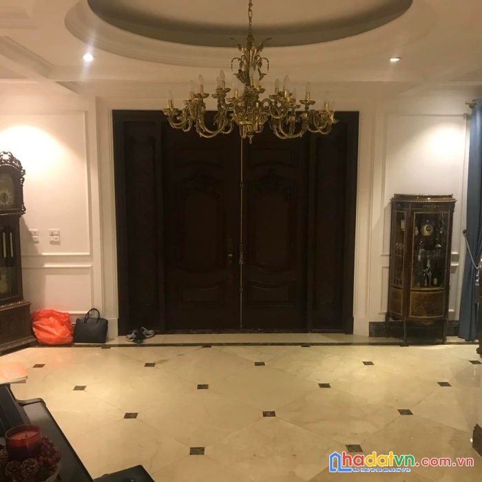 Biệt thự khu đô thị tây hồ. gara. vỉa hè. ô tô dừng đỗ. dt 200m2. 3 tầng. mt 9m. giá 62 tỷ