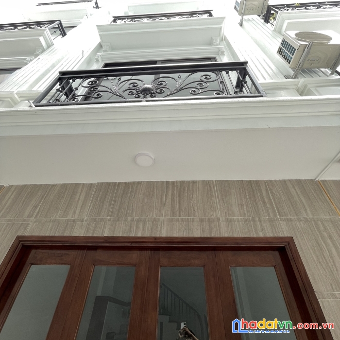 Bán nhà gia thuỵ, nhỉnh 3 tỷ, 35m2 x 5 tầng, gần đường ô tô, trường, chợ