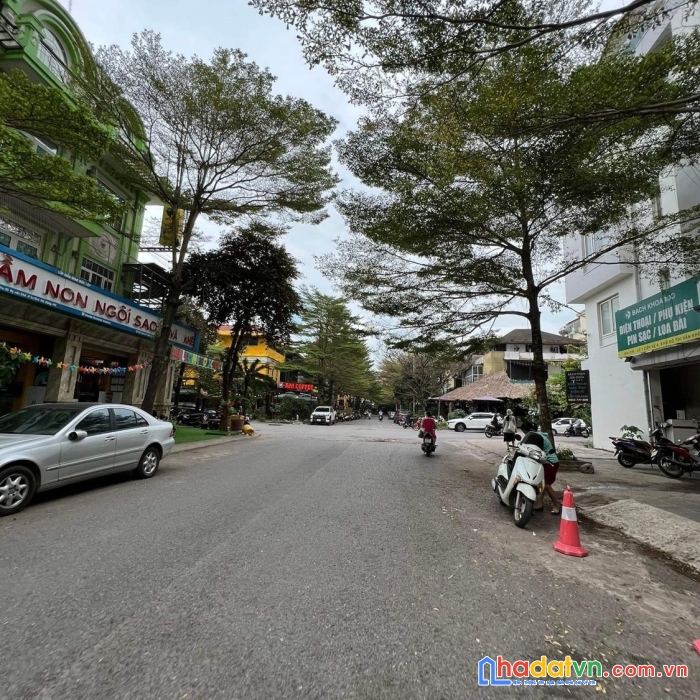 Bán lk6 văn khê hà đông 83m2 5 tầng hoàn thiện kinh doanh tấp nập hơn 15 tỷ.