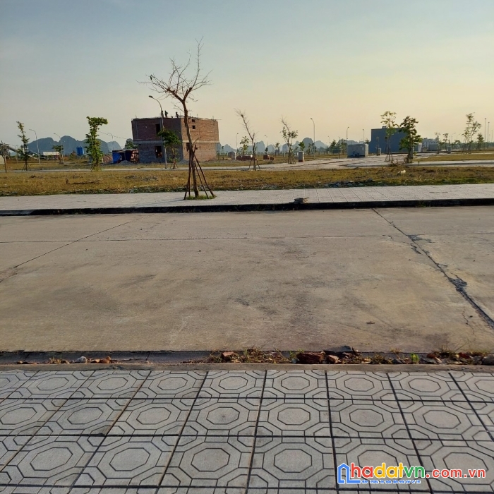  cần bán mảnh đất 80m2 khu tái định cư hạ long ,vân đồn ,quảng ninh