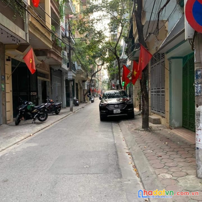 Bán nhà gần văn cao - quận ba đình - ô tô dừng đỗ- vỉa 5m - kinh doanh.