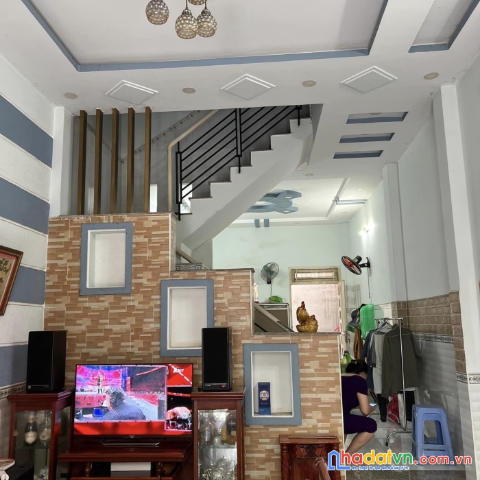 Nhàbán 10m ra phạmvănchiêu p14 gòvấp 70m 2tầng btct giá4tỷ5 mái thái