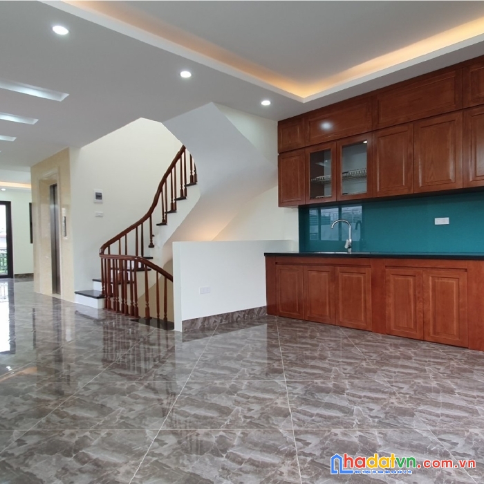 Bán nhà bạch mai.  gara ô tô, thang máy 75m x 5 tầng - 11.5  tỷ có thương lượng