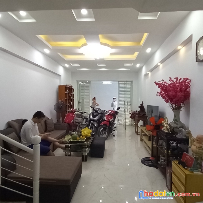 3.bán nhà trung lực sân cổng riêng ngõ nông rộng ngay gần trường học.