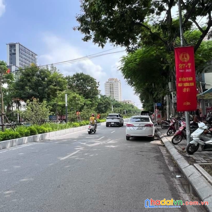 Mảnh đất trần thái tông - dich vong hậu - cầu giấy. dt 140m2. mt 12m. giá 60 tỷ