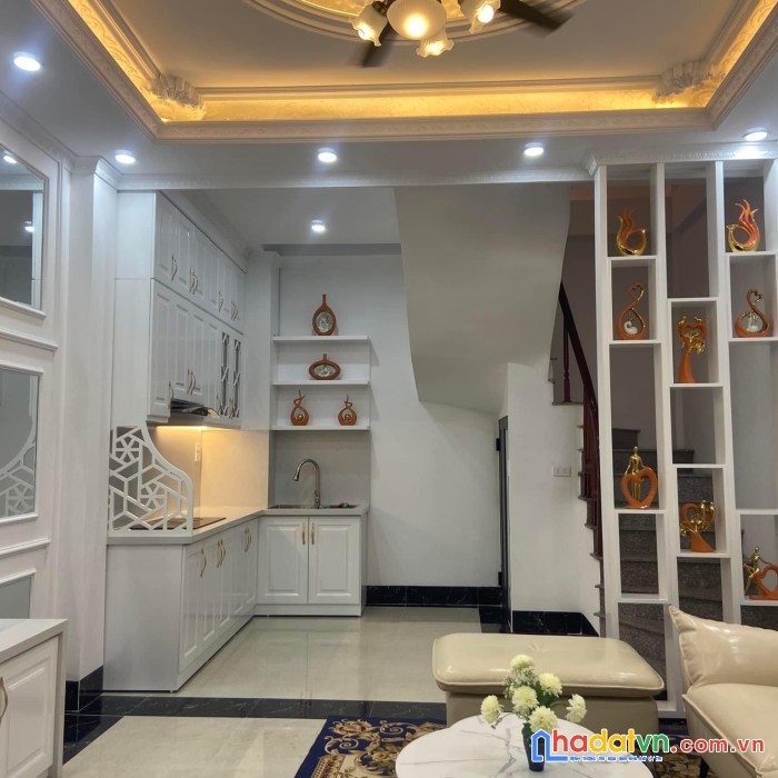 Hiếm bán nhà huỳnh thúc kháng, 33 m2 5 tầng 4 ngủ đầy đủ tiện nghi. lh 0945005298