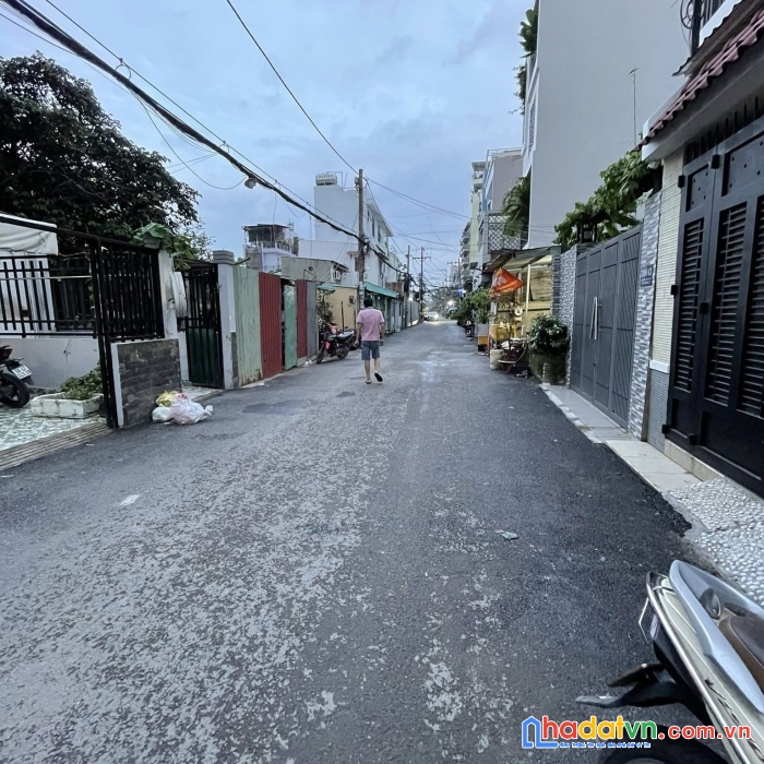 Cần bán chdv trên đường nguyễn văn linh, ngang 12m, 324m2 có 34 phòng trung tâm quận 7, giá 77trm2