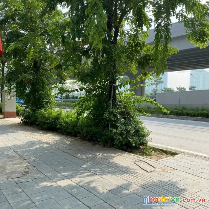 Bán nhà mặt phố phạm văn đồng, 41m2 x lô góc, vỉa hè rộng thênh thang, giá 12 tỷ.