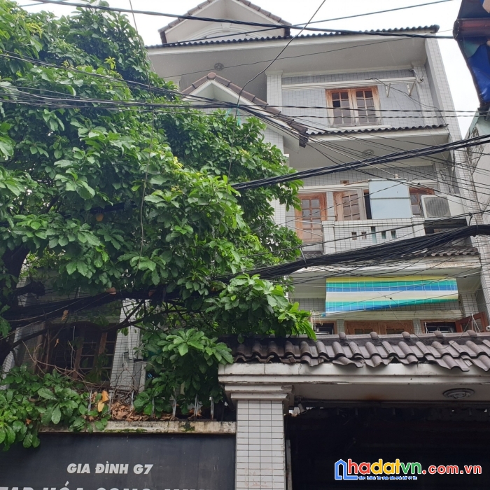 Chính chủ cần bán nhà 4 lầu mặt tiền vị trí đẹp tại hồ chí minh.