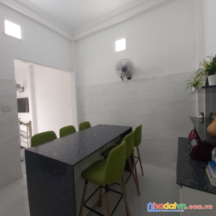 Nhà đẹp gần vincom lê thánh tôn nha trang. 0793678094