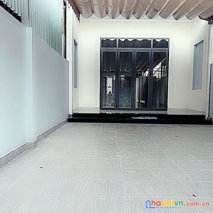 Nhà mới, sổ riêng thổ cư, diện tích lớn, đường nhựa 2 làn oto thông, gần chợ nhỏ tân hiệp giá quá
