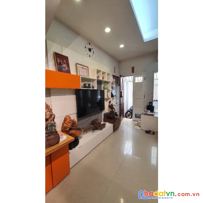Bán nhà phố giảng võ, lô góc, gần ô tô, gần phố, ngõ thông. dt51m * 3t. giá 5,6 tỷ, nhà dân xây