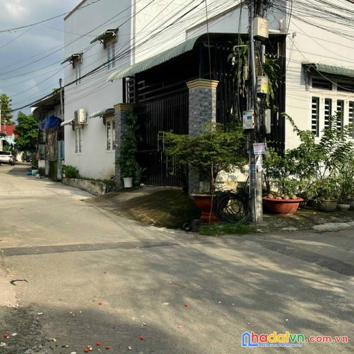 Bán nhà góc 2 mặt tiền đường nhựa 5m thông, gần trường trấn biên giá chỉ 3ty150