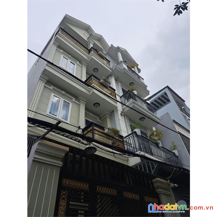 Nhà mới dọn vào ở ngay hẻm rộng - trần xuân soạn - quận 7 . gần kdc himlam .