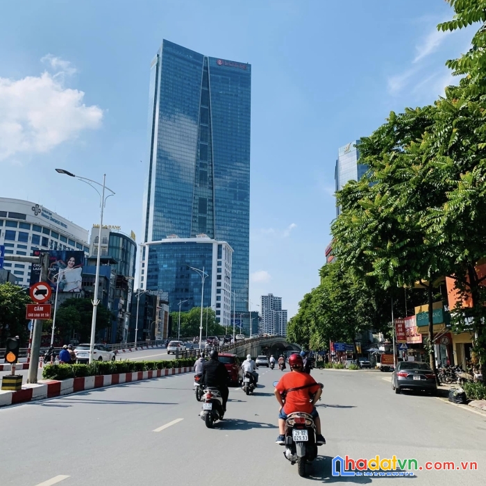 5.2 tỷ-nhà đẹp -ở luôn 35m -3 ngủ-  ô tô  nguyễn chí thanh, ba đình.