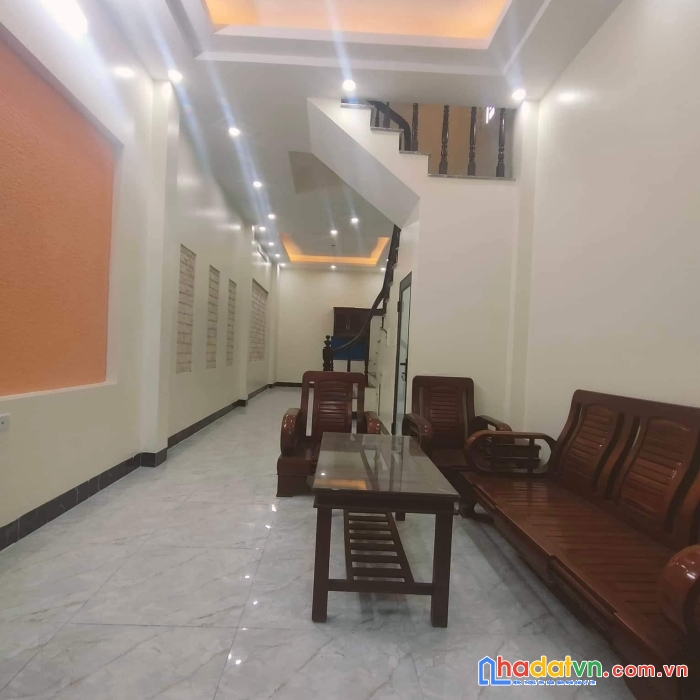 Bán nhà lê trọng tấn 4.2 tỷ, 44m x 5t  ô tô đỗ cổng,dân xây, phân lô quân đội,  ở sướng