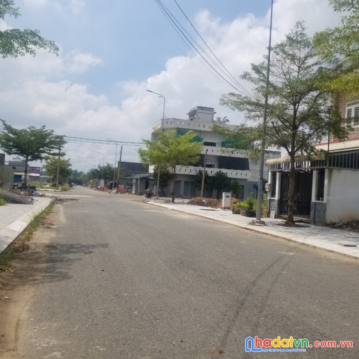 Tiêu đề: cắt lỗ đất thổ cư khu bình tân - chánh