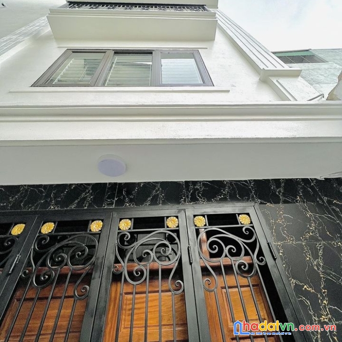 Bán nhà riêng giá rẻ tại khu vực đại kim -hoàng mai 
rẻ như cho chỉ hơn 100 tr/1m 
gần trường