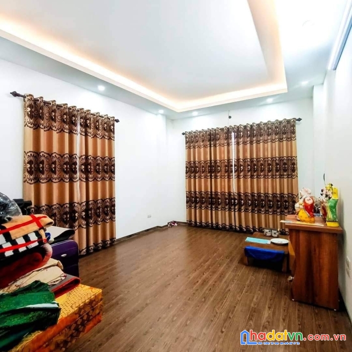 Bán nhà ngọc lâm, vị trí siêu đắc địa, mặt chợ, phân lô, vỉa hè, ô tô đỗ cổng, 62m2x5m