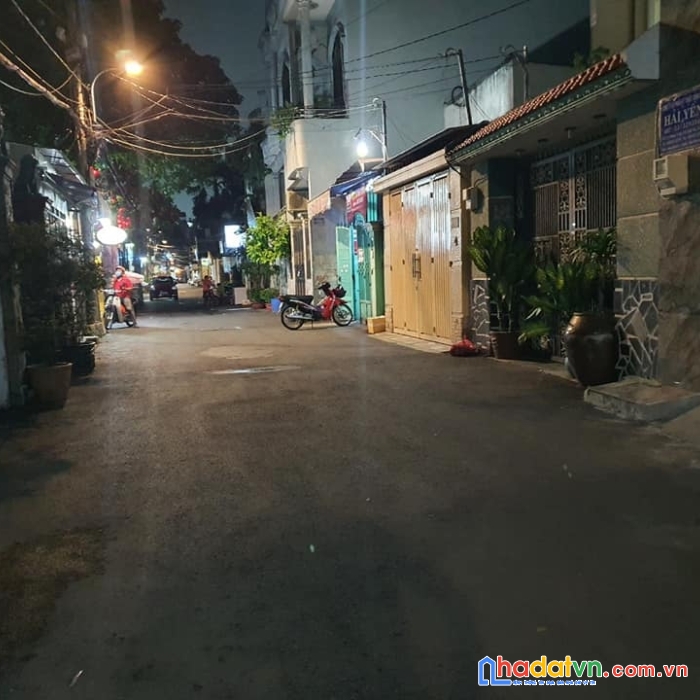 Nhà đẹp 3 lầu ở ngay đón giáng sinh, quang trung, 65m2(5x13), hẻm 656, gần tttm, 6.3 tỷ.