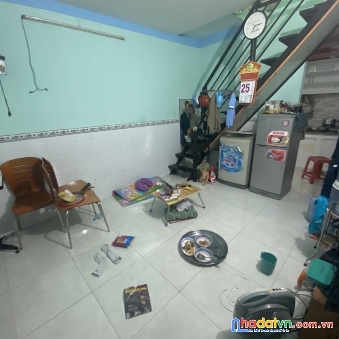 1 tỷ hơn có ngay nhà đs 19 linh chiểu thủ đức. 24m2, 2t có sổ hoàn công.