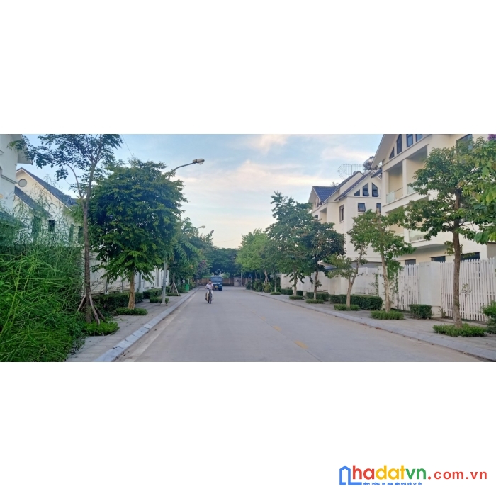 An sinh đẳng cấp 10  tỷ 250 bt lliền kề kđt văn phú, dt 90m2,  5 tầng, mt 4.5m, thang máy, vỉa