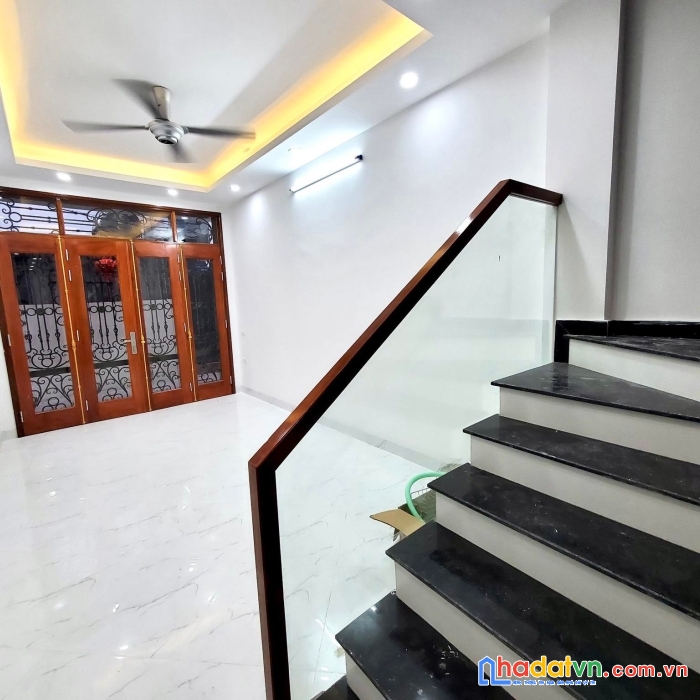 Bán nhà đẹp lô góc siêu đỉnh thang máy gara oto mê luôn đường giải phong q hoàng mai 55 m 5 tầng