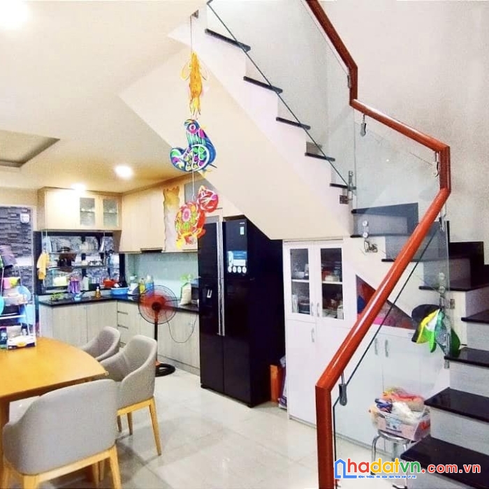 Bán nhà lý thường kiệt-tân bình-ô tô vào  nhà-70m2-4 tầng-giáp quận 10-nhỉnh 10 tỷ.