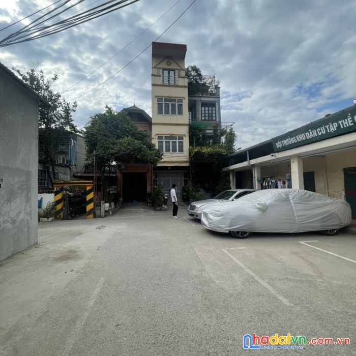 Bắc từ liêm - 3 tỷ có nhà 92,6m2  trước nhà sân ô tô quay đầu, 10 chiếc đỗ ngày đêm