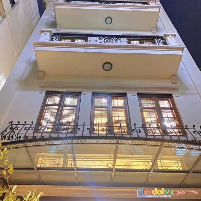 Hộ khẩu,đội cấn,ba đình,101 m2,5 tầng,mặt tiền 7.5m nhà phân lô,thang máy,giá nhỉnh 18 tỷ