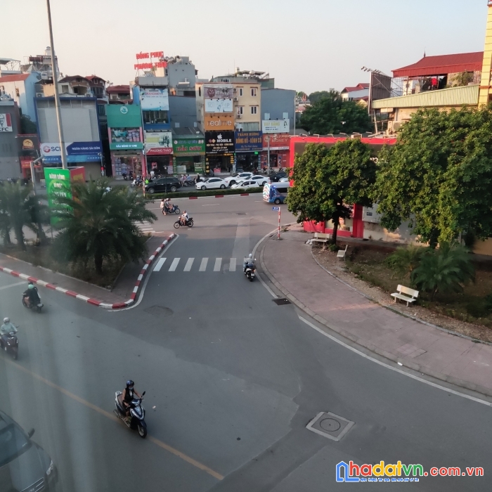 Cho thuê mặt phố nguyễn sơn quận long biên dt 200m2