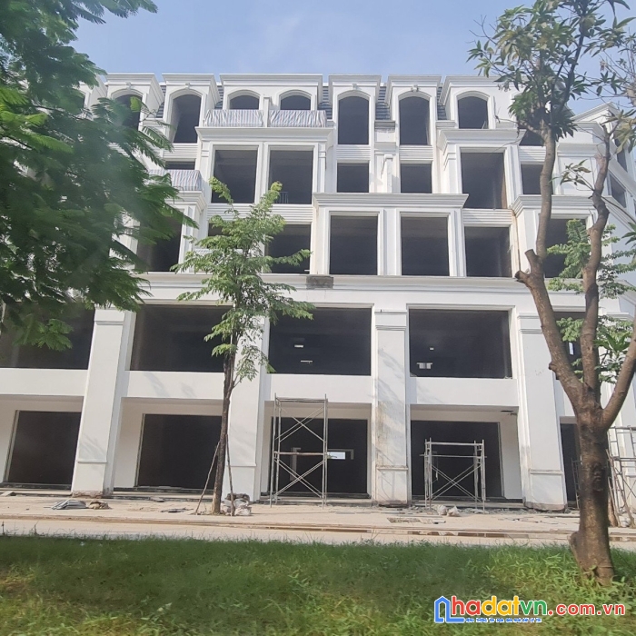 Hiện tôi cần bán 1 số căn shophouse liền kề hinode royal park giá cả có thể thương lượng chỉ từ