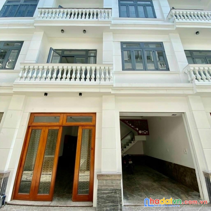 Nhà phố mới xây 240m2 ngay chợ bình chánh 3.050 tỷ tl