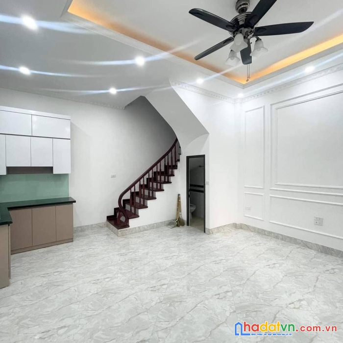 Nhà đẹp ngõ 1194 láng 75m2 5 tầng. cách ô tô 70m. ngõ thông, rộng. ở ngay. giá 6.3 tỷ.