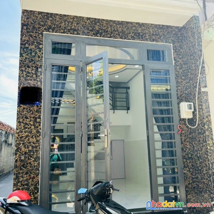 Bán nhà trước mặt chợ an sương q12, 1 trệt 1 lửng 3 lầu, 100m2, nhận căn nhà ngay