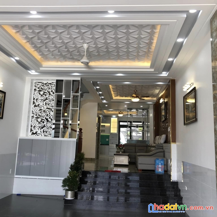 Bán nhà tt nhà bè, xe hơi, 110m2, 5 tầng mới thang máy, 12.5 tỷ!