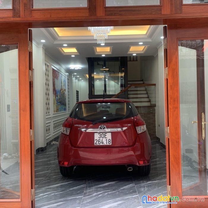 Trung tâm nguyễn văn cừ 85m2 - 5 tầng – ô tô – thang máy – gần phố - tiện ích cực tốt