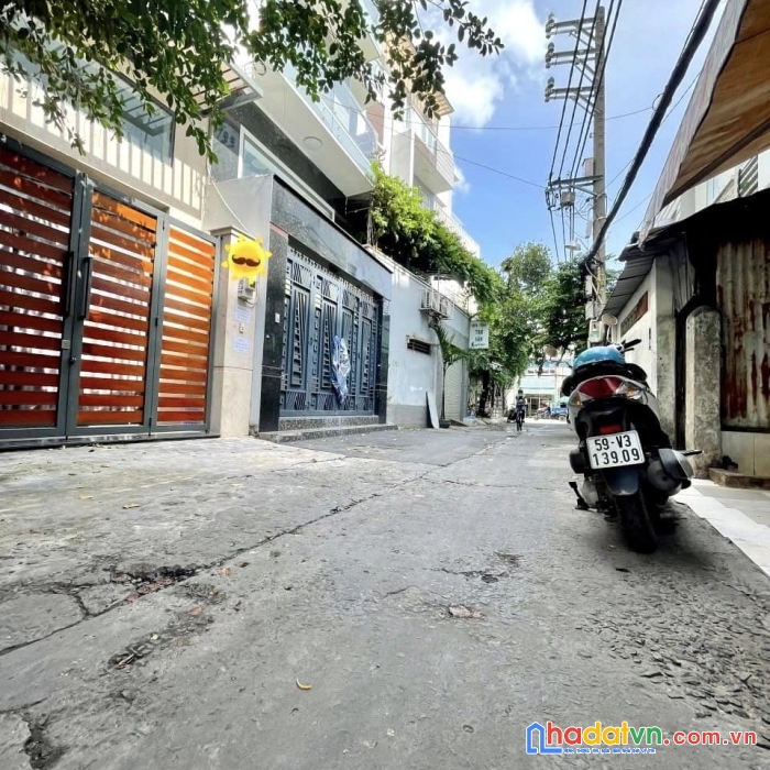 Bán nhà hẻm xe hơi, nhà cấp 4 có gác, bề ngang lý tưởng 5.2 x 16.8m, thạch lam, phú thạnh, tân