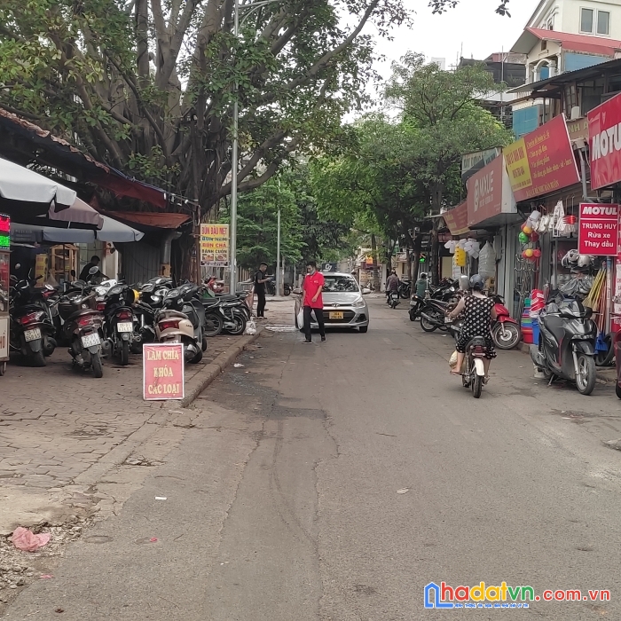 Bán nhà mặt phố dương quảng hàm. kinh doanh sầm uất ngày đêm. chỉ 7.2 tỷ. nội thất xịn sò.
