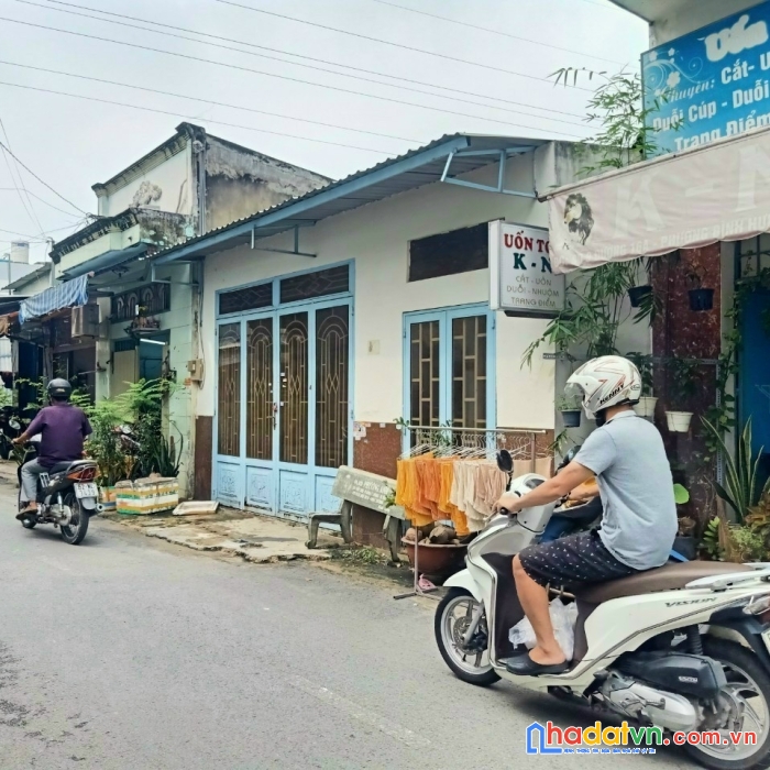Nhà mặt tiền kinh doanh mọi ngành nghề giá chỉ 3 tỷ 200 tr
