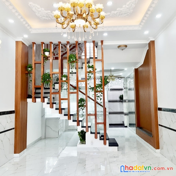 Nhà đẹp ở ngay-h6m 3 tầng btct, nội thất sang trọng-gần kdc hiệp thành city q12.