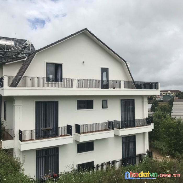 Cần bán căn biệt thự nghỉ dưỡng trên đường trịnh hoài đức, phường 11, tp. đà lạt, giá 12 tỷ